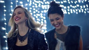 Amigas_no_corredor_da_balada