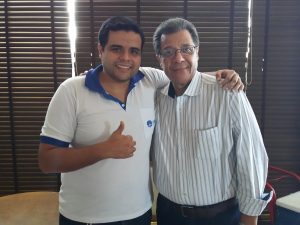 Danilo Teixeira, proprietário da Farmácia Dr. Popular, ao lado do presidente da Ascoferj, Luis Carlos Marins